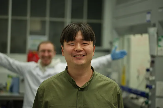 Hong Seok (Andrew) Lee